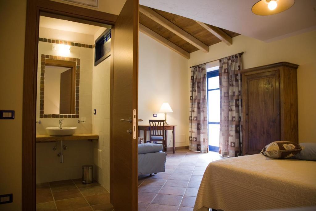Agriturismo Bio-Ecologico Sant'Isidoro Roccaforte Mondovì Zimmer foto